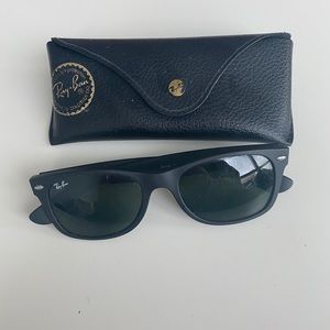 RAY BAN New Wayfarer Matte Black sunglasses